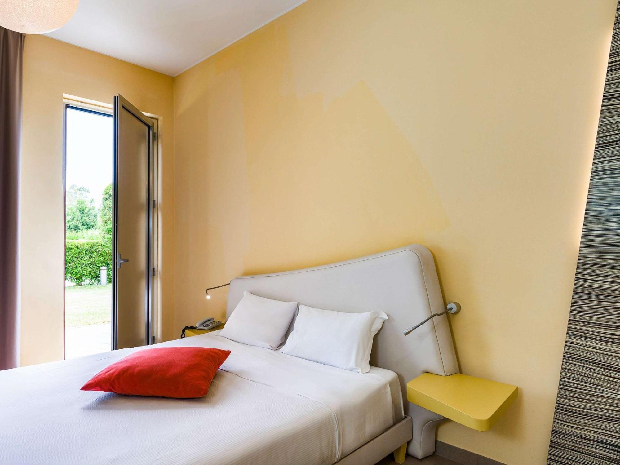 Ibis Styles Catania Acireale Hotel Exterior photo